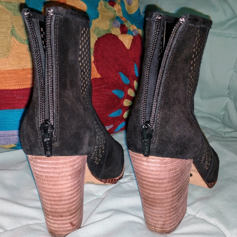 $⬇️ 🖤 Gianni Bini Suede Peep Toe Boots Size 7🖤 - Picture 7 of 7